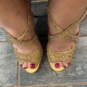 Betsy Johnson Gold Rhinestone Crystal Embellished Heels Sandals Size 8.5